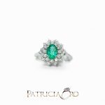 Anello da donna Davite&Delucchi con smeraldo e diamanti: un capolavoro di alta gioielleria per un regalo prezioso. (Vista 2)