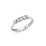 Anello Miluna Veretta Diamanti in oro bianco e brillanti, un gioiello di lusso per celebrare momenti speciali. Scopri la collezione di gioielli diamanti certificati da Gioielleria Patricia Oro.