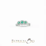 Anello Davite&Delucchi in oro 18k con smeraldo e diamanti: un gioiello smeraldo di alta gioielleria.