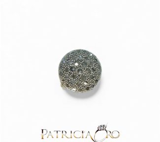 Scopri l'Anello Stile Antico in Oro e Diamanti di Clesi Gioielli, un capolavoro di alta gioielleria con diamanti certificati, perfetto come idea regalo preziosa.