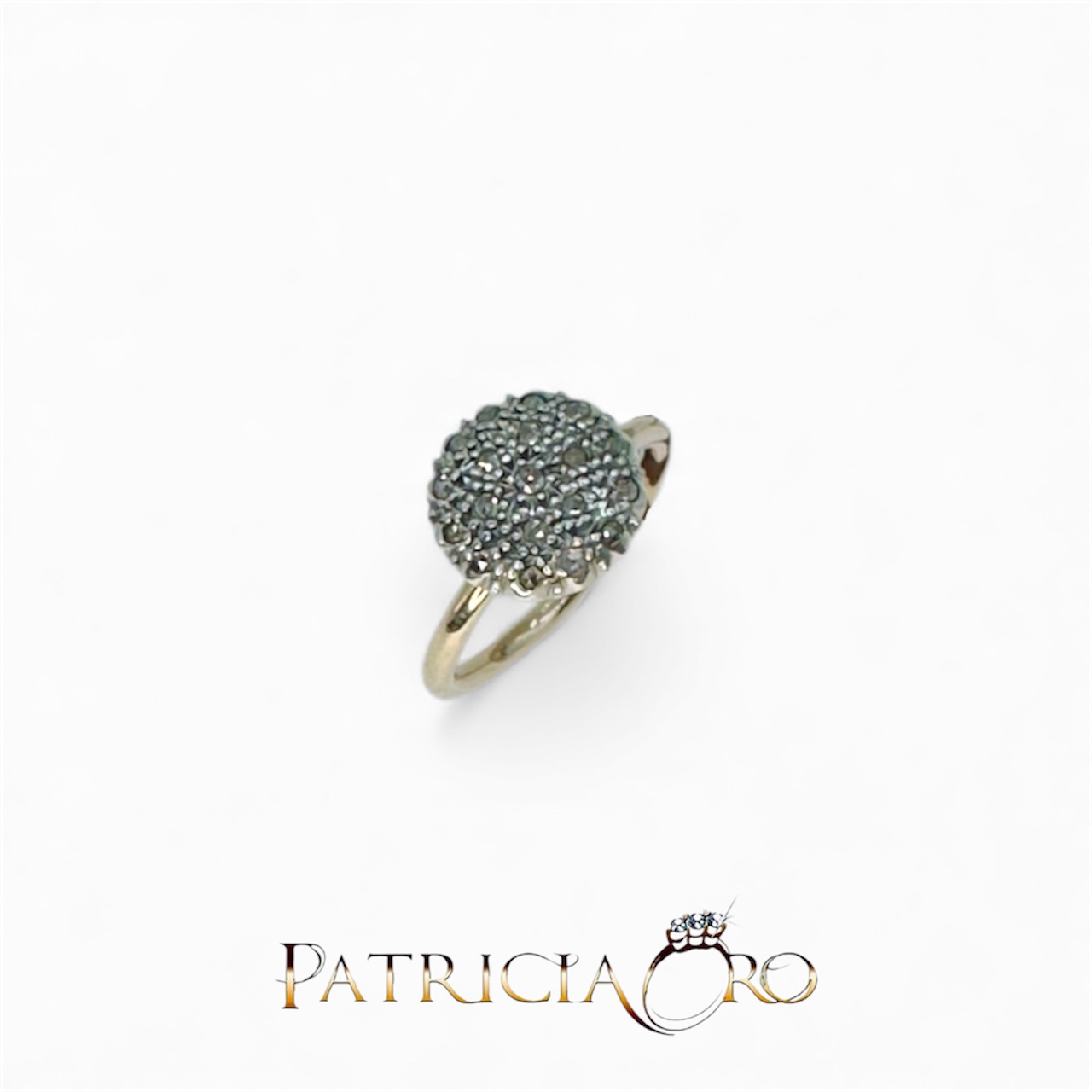 Anello Stile Antico in Oro e Diamanti di Clesi Gioielli: un capolavoro di alta gioielleria con diamanti certificati.