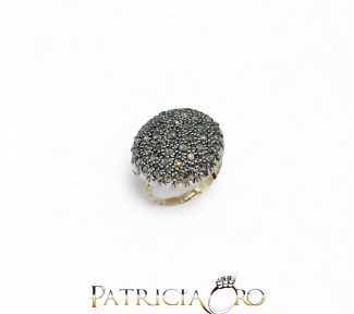 Anello Stile Antico in Oro e Diamanti di Clesi Gioielli: un capolavoro di alta gioielleria con diamanti certificati.