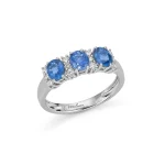 L'Anello Trilogy Miluna con Zaffiro Ceylon e Diamanti Brillanti, un gioiello di lusso perfetto per un'idea regalo preziosa.