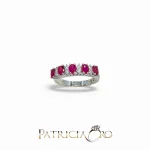 Splendido anello veretta Davite&Delucchi in oro con rubino e diamanti, un gioiello di lusso per chi ama i gioielli diamanti.