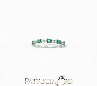 Splendido anello veretta Davite&Delucchi con smeraldi e diamanti, un gioiello smeraldo di alta gioielleria.