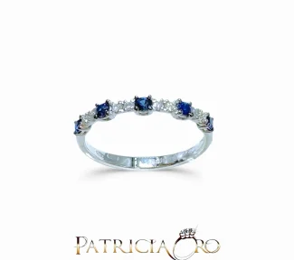 Splendido anello veretta Davite&Delucchi in oro con zaffiro e diamanti: un gioiello di lusso per chi ama i gioielli diamanti.