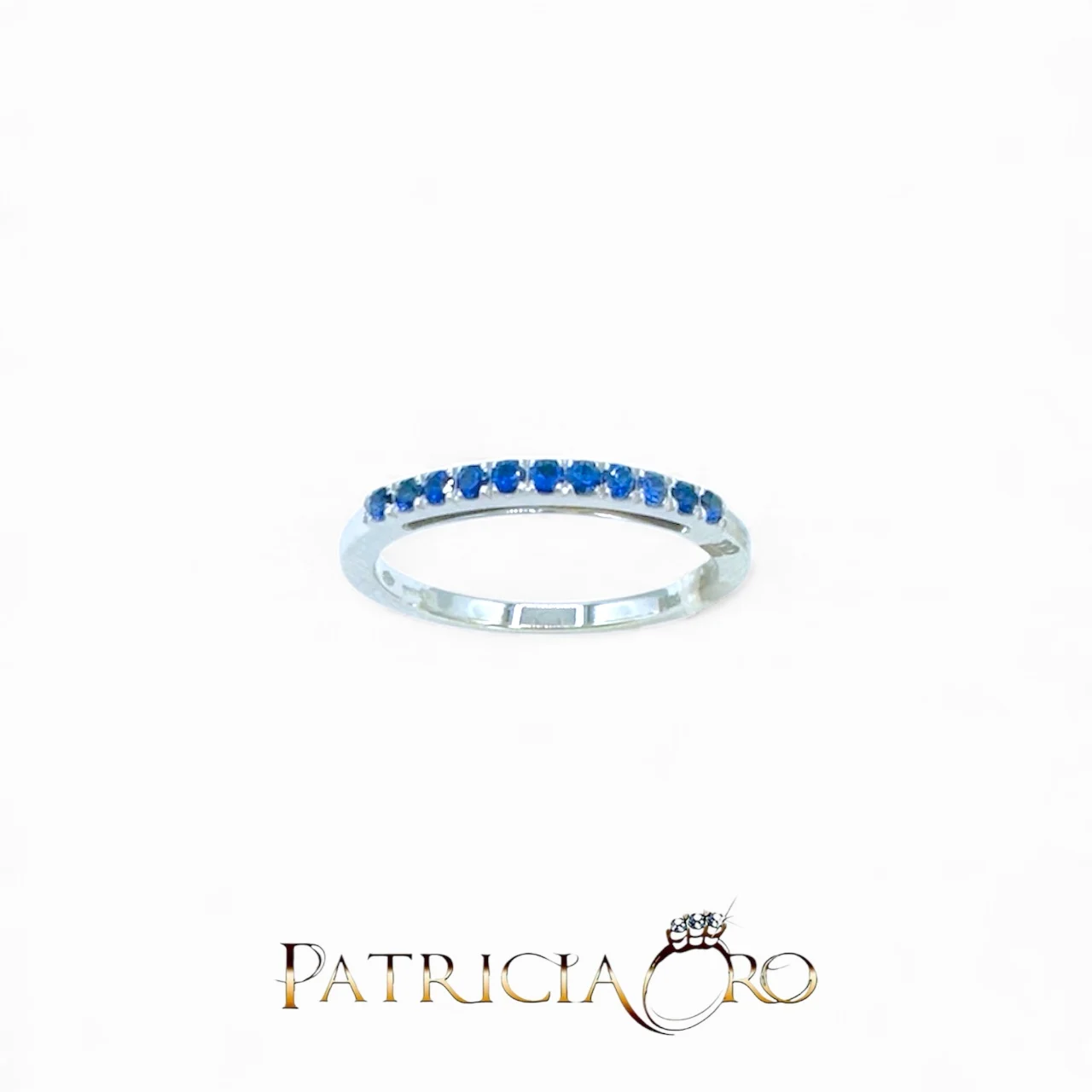 Splendido Anello Veretta di Zaffiro in Oro 750 Davite&Delucchi, un gioiello di lusso perfetto per un'occasione speciale.