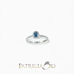 Splendido Anello di Zaffiro e Diamanti in Oro 750: un capolavoro di alta gioielleria, perfetto per chi cerca un gioiello di lusso.