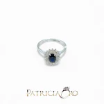 Splendido anello in oro con zaffiro e diamanti, un gioiello di lusso perfetto per un'idea regalo preziosa. (Vista 2)