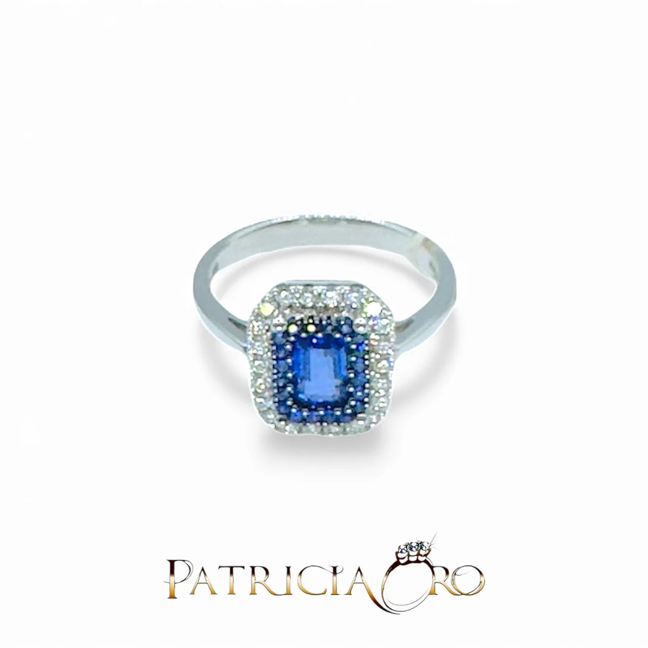 Anello Davite&Delucchi con Zaffiro Blu e Diamanti in Oro Bianco 18kt (Vista 2) | Gioielleria Patricia Oro Splendido anello in oro con zaffiro e diamanti, un gioiello di lusso perfetto per un'occasione speciale. Scopri la nostra collezione di gioielli diamanti. (Vista 2)