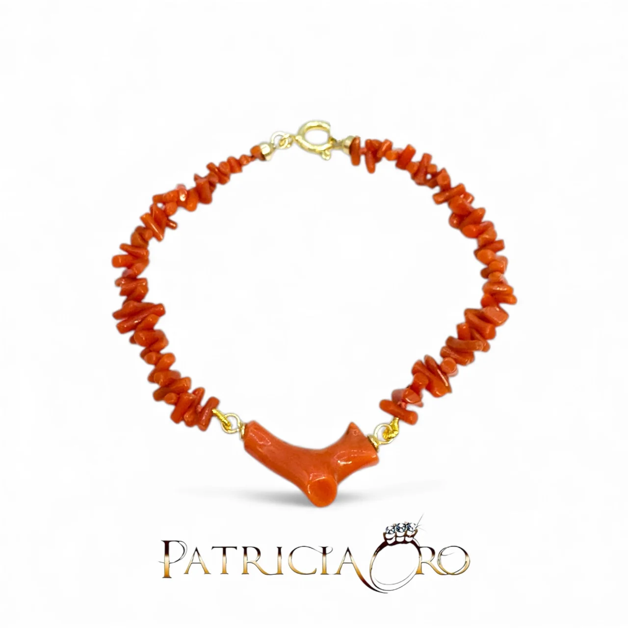 Bracciale con corallo naturale di Patricia Oro Creations: un gioiello made in Italy di alta gioielleria, perfetto per un regalo prezioso.