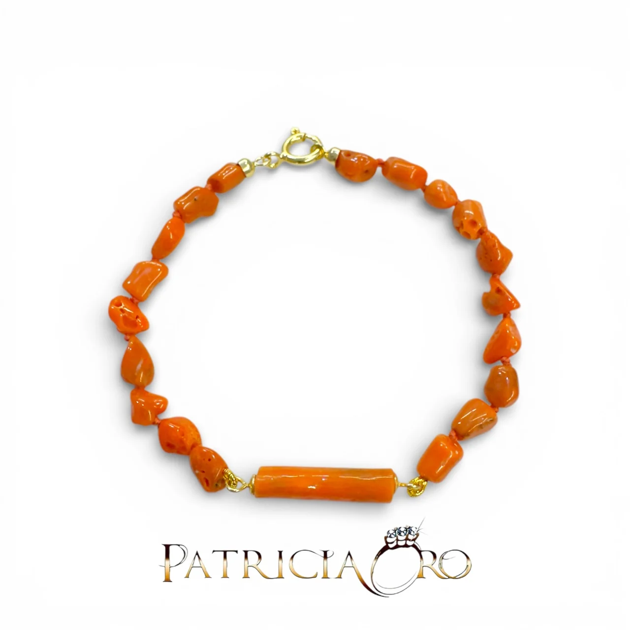 Bracciale con corallo naturale di Patricia Oro Creations: un gioiello made in Italy di alta gioielleria, perfetto per un regalo prezioso.