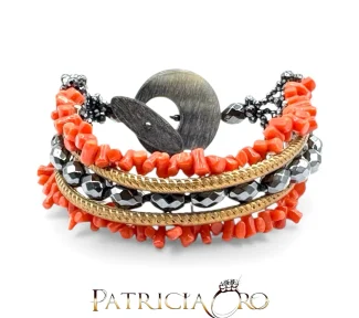 Splendido bracciale Corallo Sciacca e Ematite Naturale, un gioiello made in italy di Patricia Oro Creations, perfetto per un'idea regalo preziosa.
