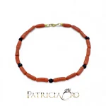 Bracciale da uomo Patricia Oro Creations in oro 18kt con Corallo Sciacca e onice: un gioiello made in italy di alta gioielleria.