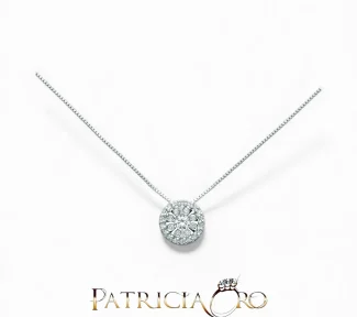 La Collana Punto Luce Miluna, un gioiello di alta gioielleria con diamanti scintillanti, perfetto per un'idea regalo preziosa.