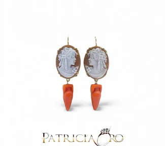 Splendidi orecchini Cammeo con scultura in Corallo Sciacca, un capolavoro di gioielli made in italy, perfetti per un'occasione speciale.