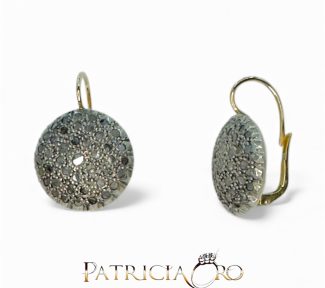 Splendidi orecchini da donna in oro e diamanti piatti di Clesi Gioielli, un esempio di gioielli di lusso disponibili su Gioielleria Patricia Oro