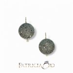 Splendidi orecchini da donna in oro e diamanti piatti di Clesi Gioielli, un esempio di gioielli di lusso disponibili su Gioielleria Patricia Oro (Vista 2)