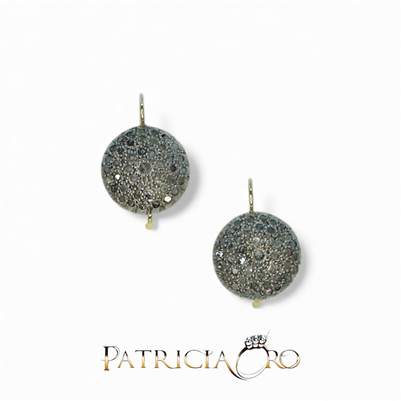 Splendidi orecchini da donna in oro e diamanti piatti di Clesi Gioielli, un esempio di gioielli di lusso disponibili su Gioielleria Patricia Oro (Vista 2)