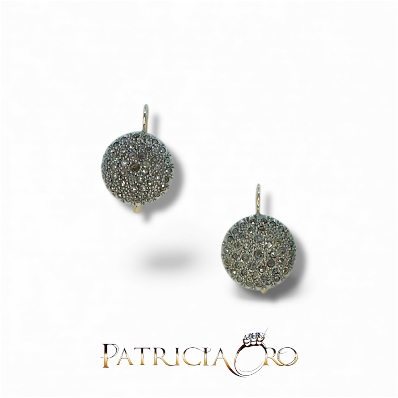 Splendidi orecchini da donna in oro e diamanti Clesi Gioielli, un'idea regalo preziosa per chi ama i gioielli diamanti. (Vista 2)