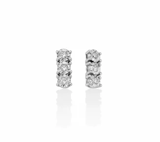 Scopri gli Orecchini Miluna Trilogy con diamanti certificati 18k, un'esplosione di eleganza senza tempo. Acquista ora su Gioielleria Patricia Oro!