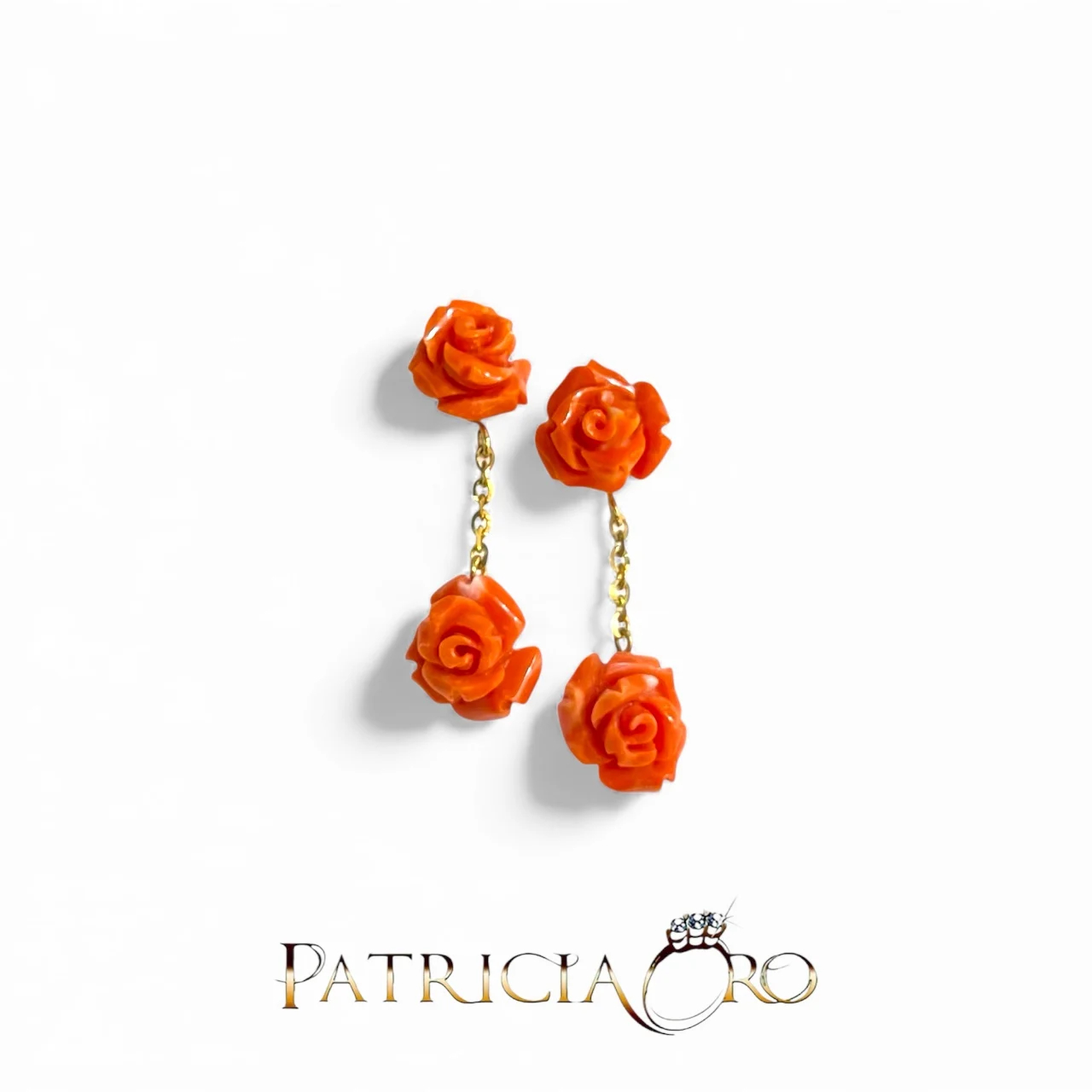 Splendidi orecchini pendenti Rose Corallo, gioielli made in italy di Patricia Oro Creations, un'elegante espressione di alta gioielleria.