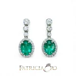 Splendidi orecchini in oro con smeraldo e diamanti, un capolavoro di alta gioielleria. (Vista 2)