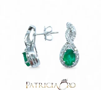 Splendidi orecchini in oro con smeraldi e diamanti, un capolavoro di alta gioielleria.