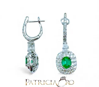 Splendidi orecchini in oro con smeraldi e diamanti Davite&Delucchi, un capolavoro di alta gioielleria.