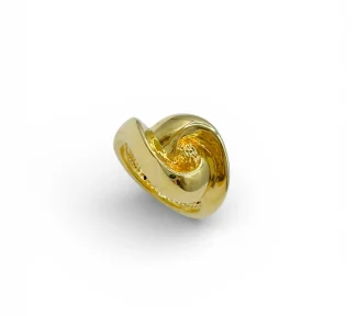 Anello da donna in oro giallo 18kt, un gioiello di lusso perfetto per un'idea regalo preziosa.