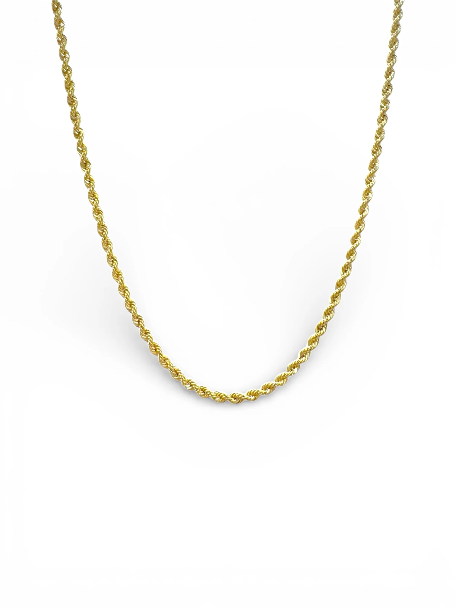 Collana girocollo con cordone in oro 18k, un gioiello di lusso perfetto per un'occasione speciale.