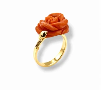Anello con Corallo Sciacca di Patricia Oro Creations, un gioiello made in italy di alta gioielleria.