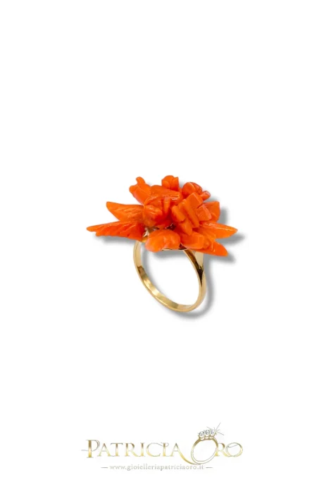 Anello donna con corallo frutta e fiori in oro 375