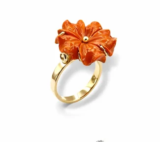 Anello da donna con Corallo Sciacca di Patricia Oro Creations, un gioiello made in italy di alta gioielleria.