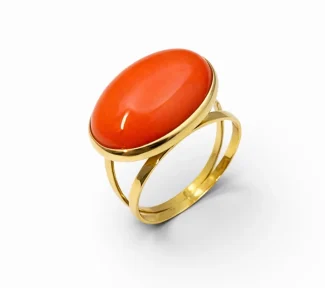 Anello da donna in oro con corallo Sciacca: un gioiello Made in Italy di Patricia Oro Creations, perfetto per un regalo prezioso.
