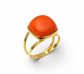 Anello da donna in oro con corallo Sciacca: un gioiello made in Italy di Patricia Oro Creations, perfetto per un regalo prezioso.