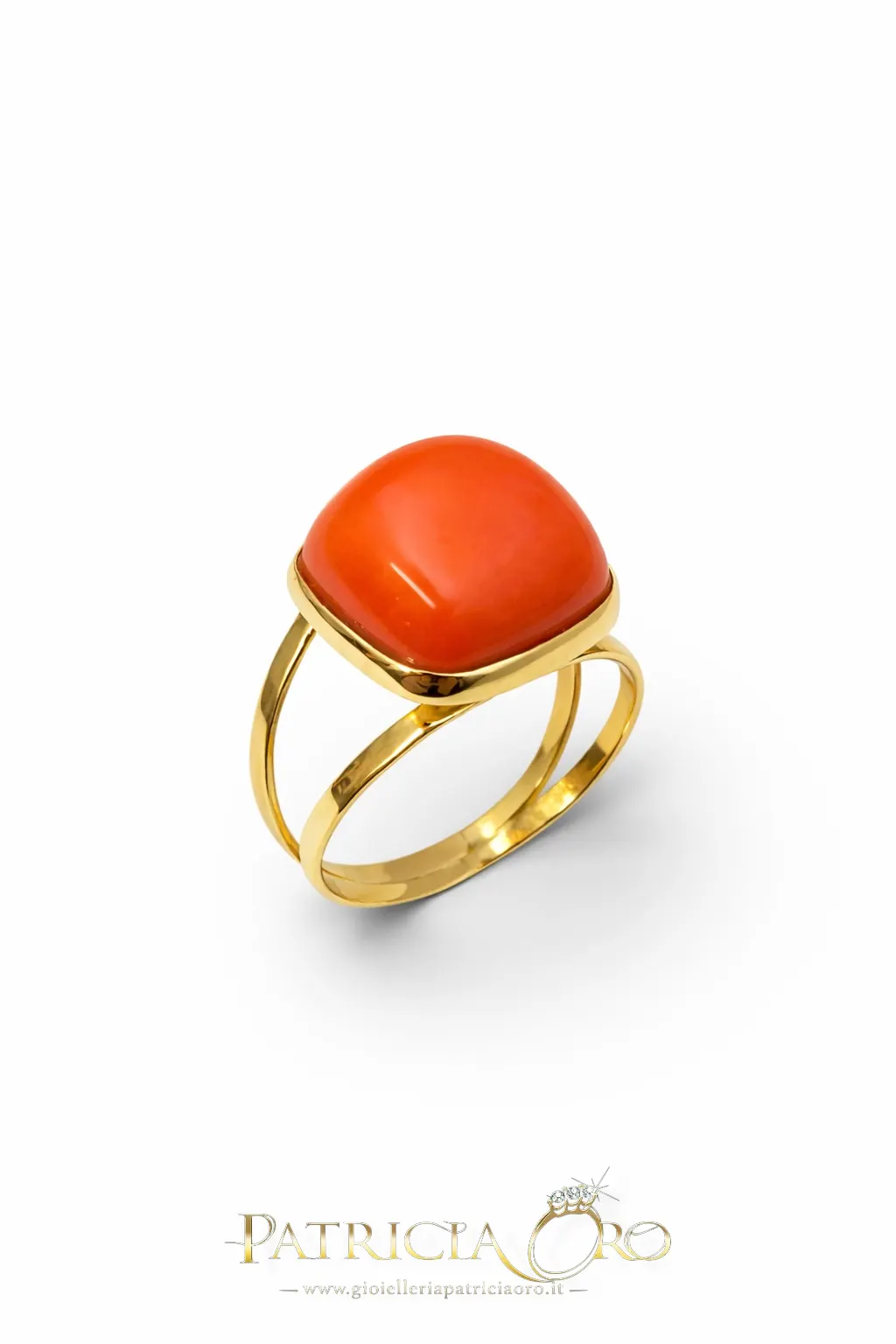 Anello da donna in oro con corallo Sciacca: un gioiello made in Italy di Patricia Oro Creations, perfetto per un regalo prezioso.