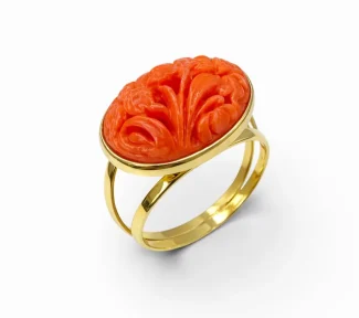 Anello da donna in oro con corallo Sciacca: un gioiello made in Italy di Patricia Oro Creations, perfetto per un regalo prezioso.
