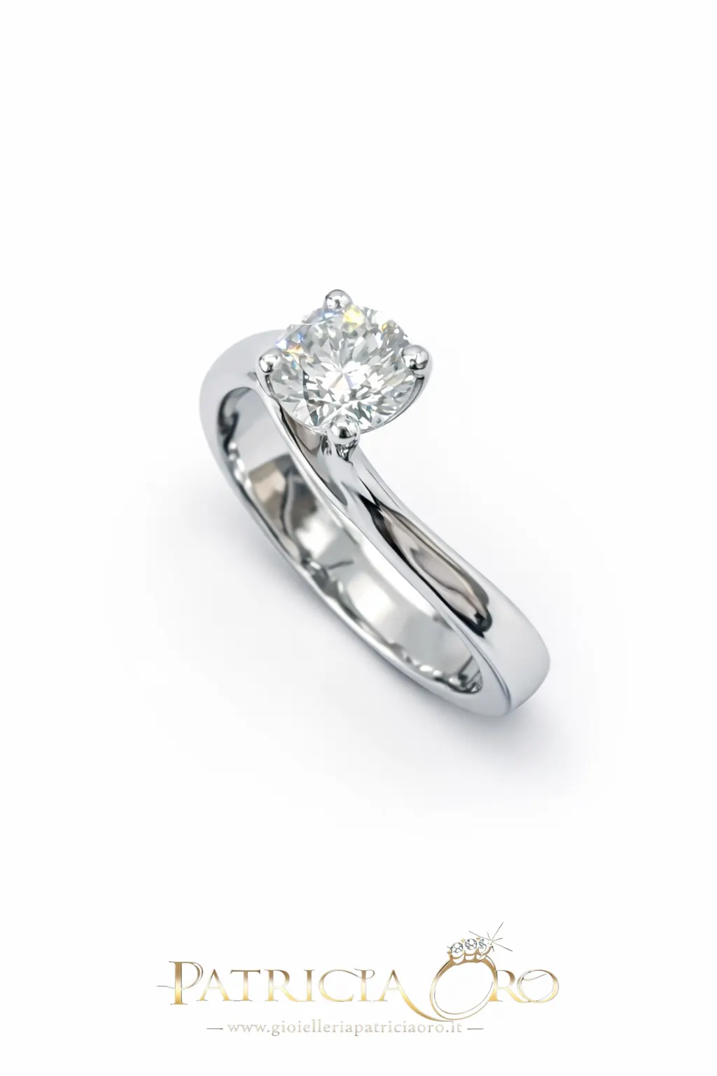 Anello solitario da donna Davite&Delucchi in oro 18kt con diamante, un gioiello di lusso perfetto per un'idea regalo preziosa. Scopri i nostri gioielli diamanti certificati su Gioielleria Patricia Oro.