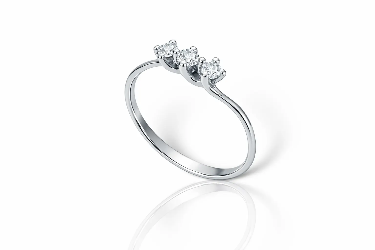L'Anello Trilogy Miluna Gioielli in oro bianco 18kt e diamanti brillanti, un gioiello di lusso per un'idea regalo preziosa.