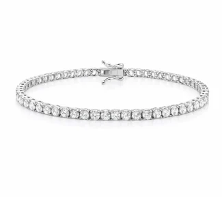 Bracciale tennis in argento 925, un gioiello di lusso perfetto per un'idea regalo preziosa. Scopri la collezione di Gioielleria Patricia Oro.