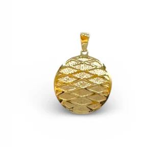 Scopri l'eleganza senza tempo del Ciondolo Donna in Oro Giallo 18kt, un gioiello di lusso perfetto per un regalo prezioso.