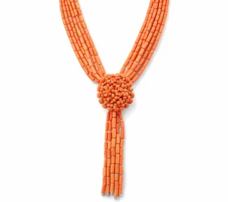 Splendida Collana Corallo Sciacca con Medaglione Centrale, un gioiello made in italy di Patricia Oro Creations, perfetto per un'occasione speciale.