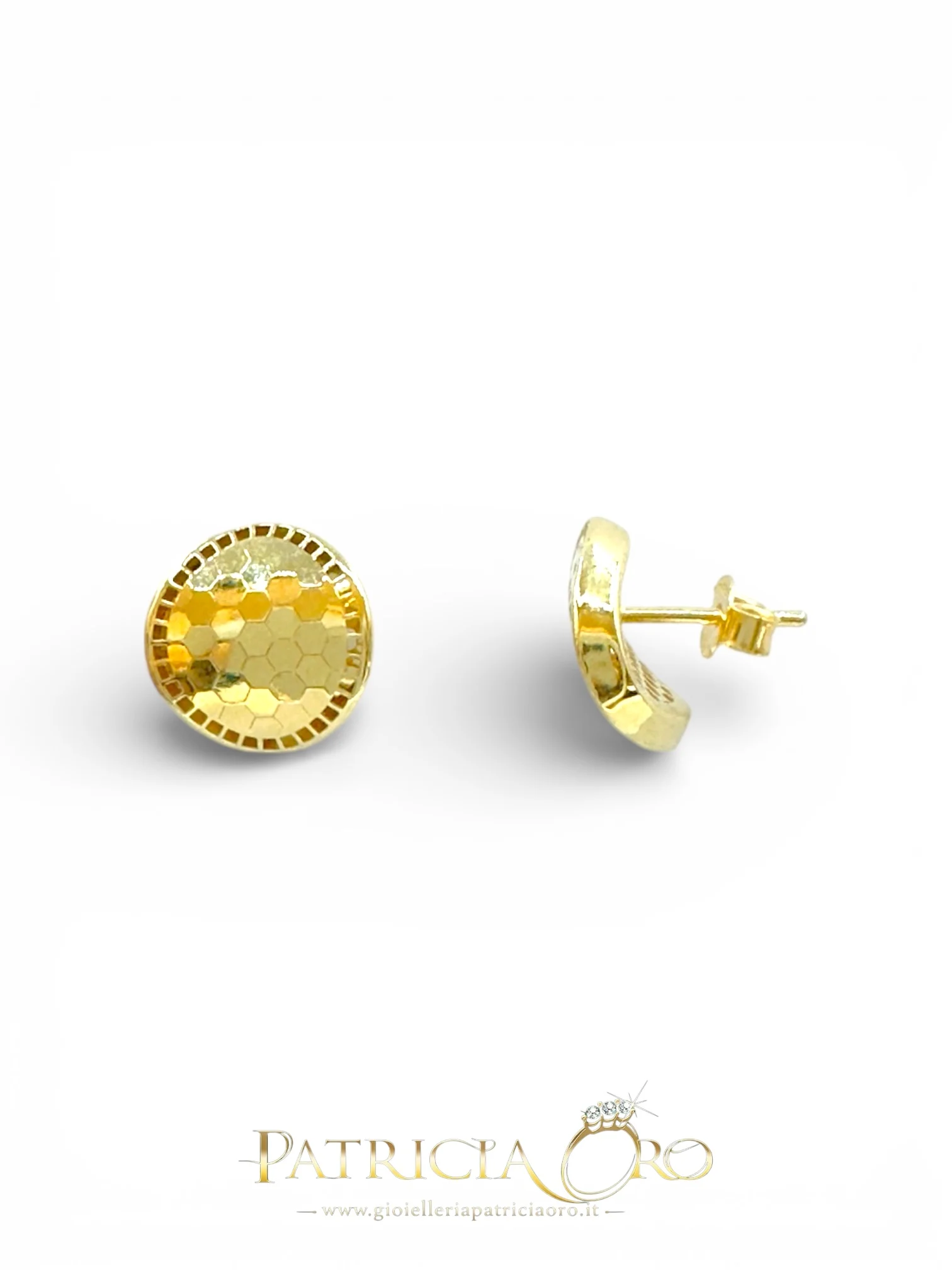 Orecchini Donna in Oro 18kt: Eleganza e Raffinatezza | Gioielleria Patricia Oro Splendidi orecchini da donna in oro 18kt, un gioiello di lusso perfetto per un'idea regalo preziosa. Scopri la collezione di Gioielleria Patricia Oro.