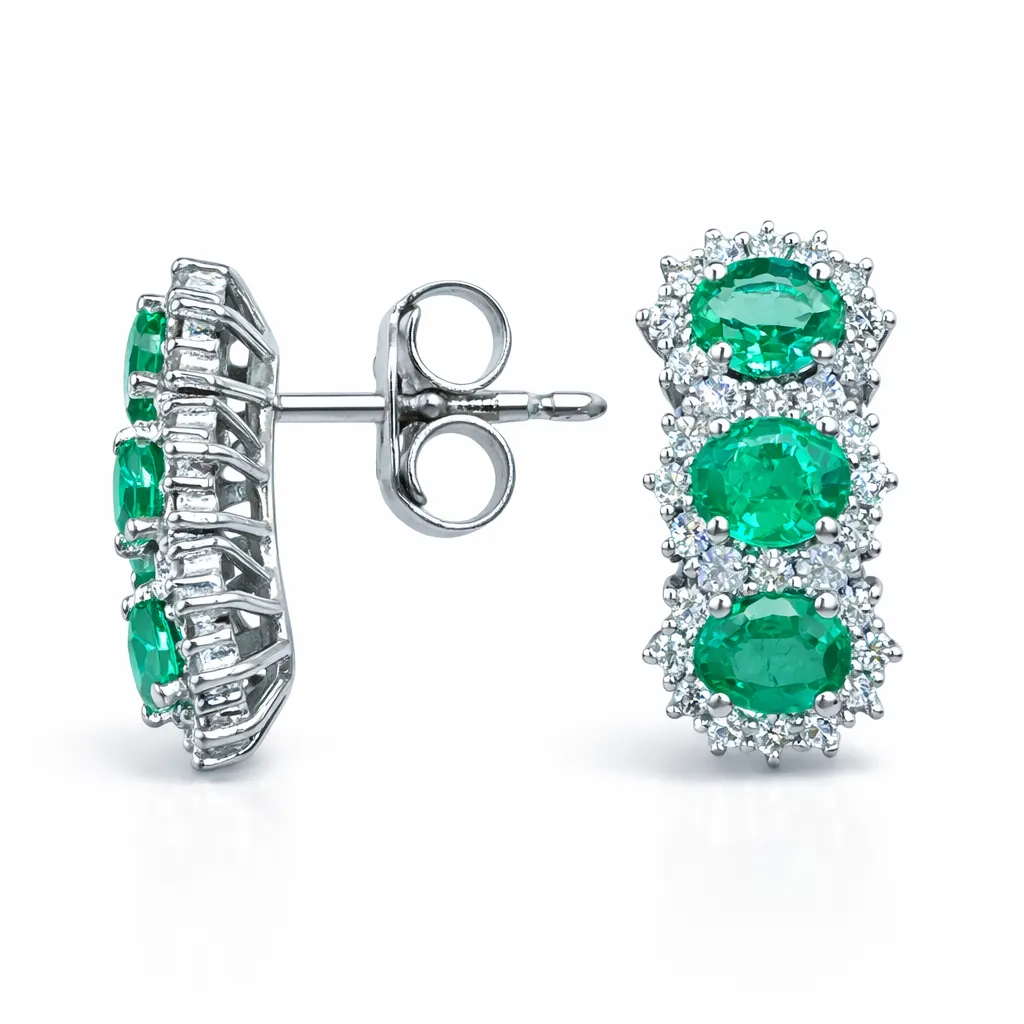 Splendidi orecchini in oro con smeraldo e diamanti, un'eccellenza di alta gioielleria.