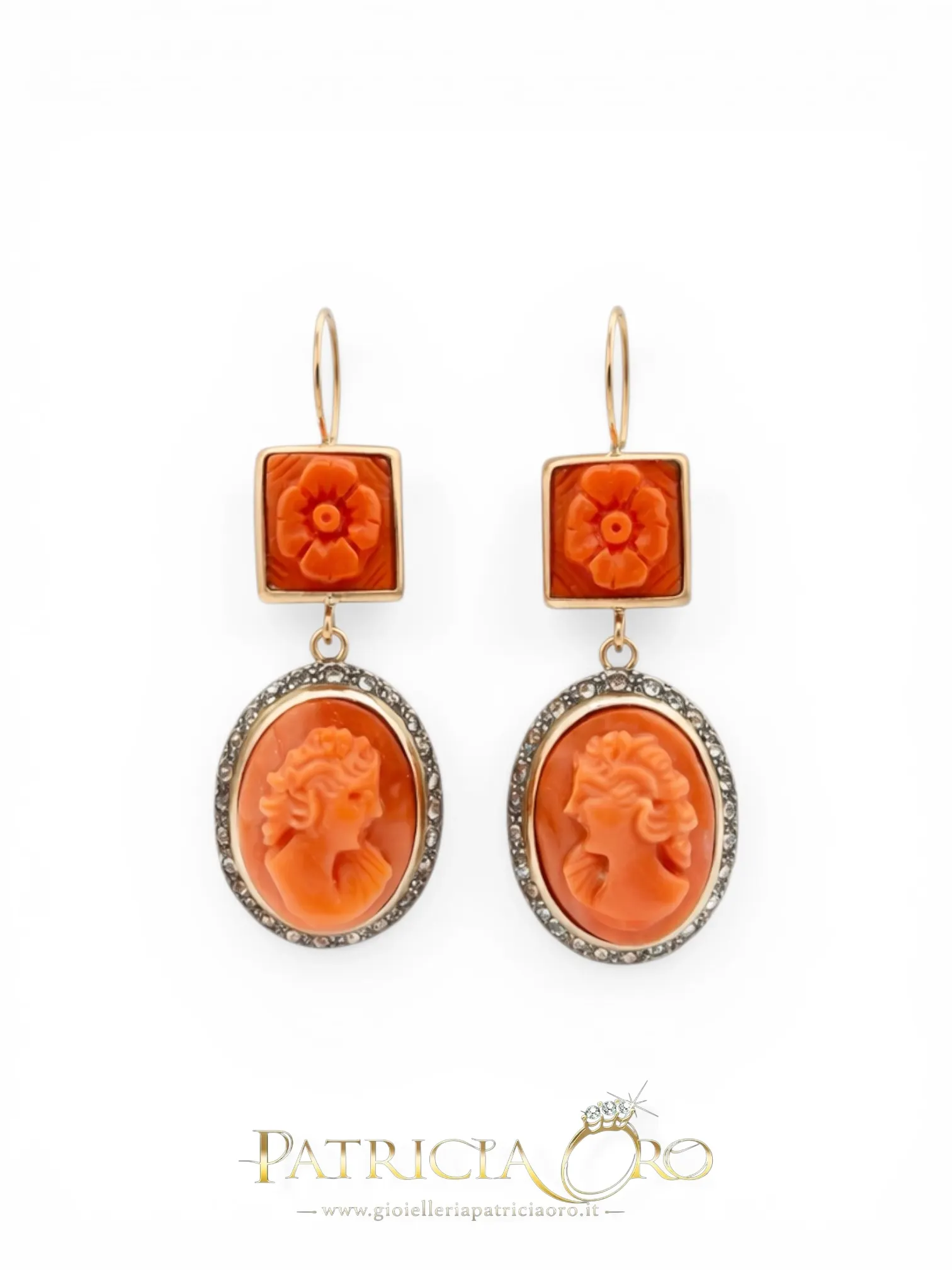 Splendidi orecchini Corallo Sciacca con Rose Coronè in Oro, gioielli made in italy di Patricia Oro Creations, un'idea regalo preziosa per celebrare l'eleganza.