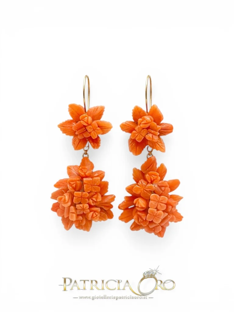 Splendidi Orecchini Corallo Sciacca Frutta e Fiori in Oro, un capolavoro di alta gioielleria made in italy.