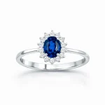 Anello da donna Davite&Delucchi con zaffiro e diamanti naturali, un gioiello di lusso perfetto per un'idea regalo preziosa.