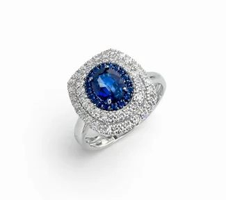 L'anello Zaffiro e Diamanti in Oro Bianco Davite&Delucchi, un gioiello di lusso che incarna l'eleganza. Scopri la bellezza dei gioielli diamanti.