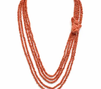 Collana da donna con Corallo Sciacca: una scultura di Patricia Oro Creations, un esempio di gioielli made in italy e alta gioielleria.